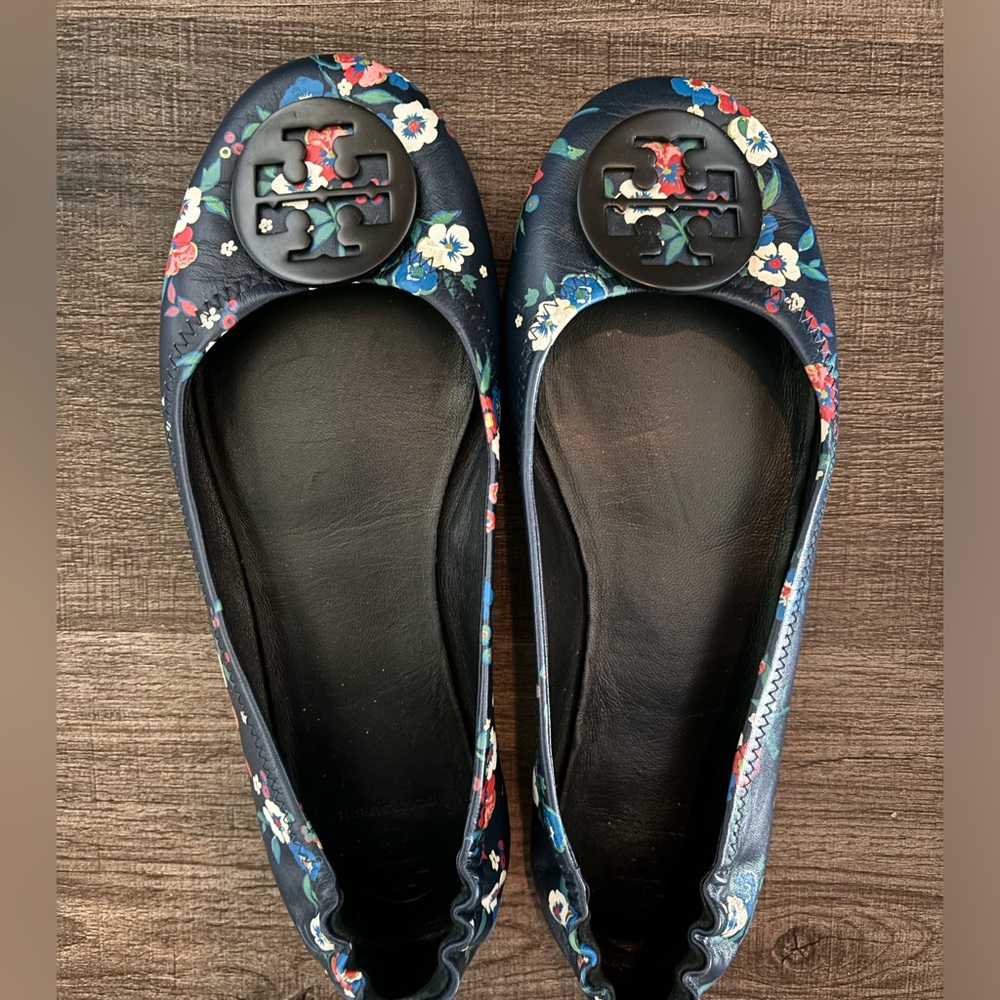 Tory Burch Floral & Navy Blue Minnie Ballet Flats with Logo!!